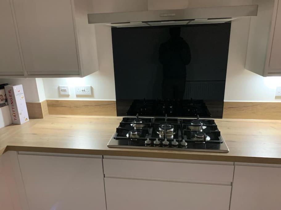 Brand New Entire 4 Bed House Multiple Free Parking Early Check-In Late Check- Out Allowed South Ockendon Exterior photo