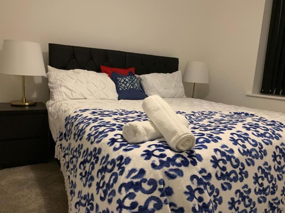 Brand New Entire 4 Bed House Multiple Free Parking Early Check-In Late Check- Out Allowed South Ockendon Exterior photo